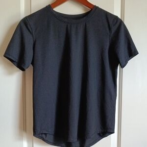 Lululemon Black Breathable Tee. Size 6
